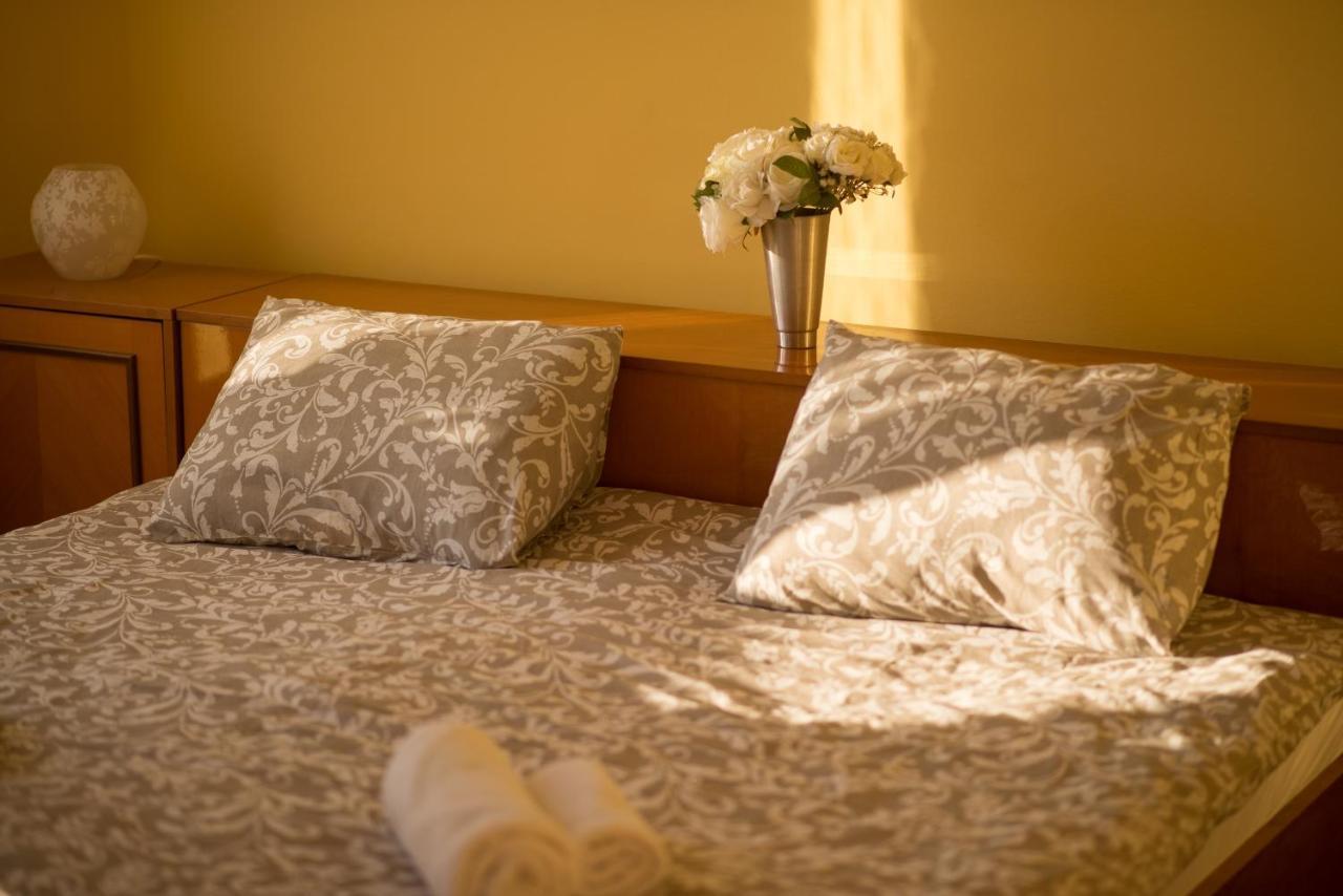 Holiday Home Nives Тиват Екстер'єр фото