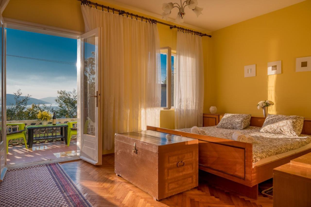 Holiday Home Nives Тиват Екстер'єр фото