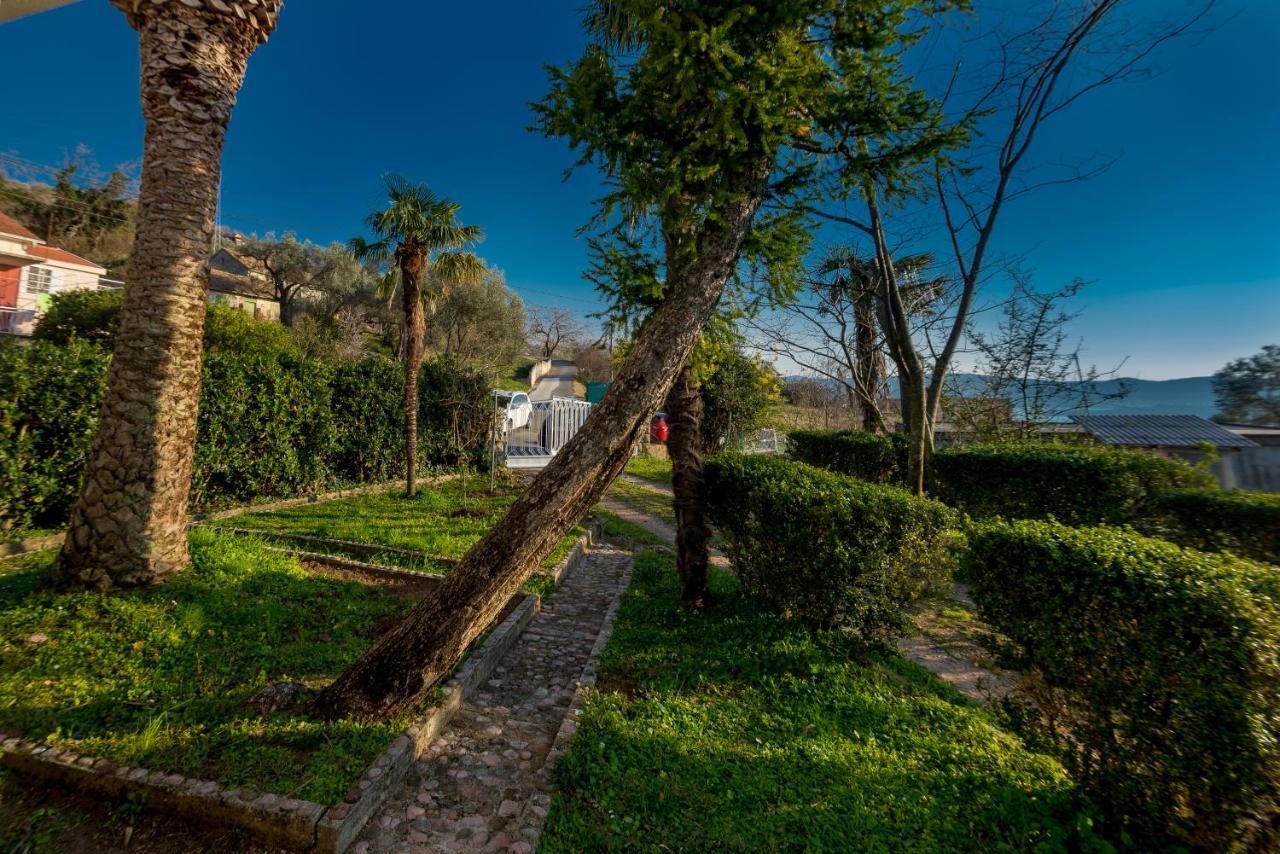 Holiday Home Nives Тиват Екстер'єр фото