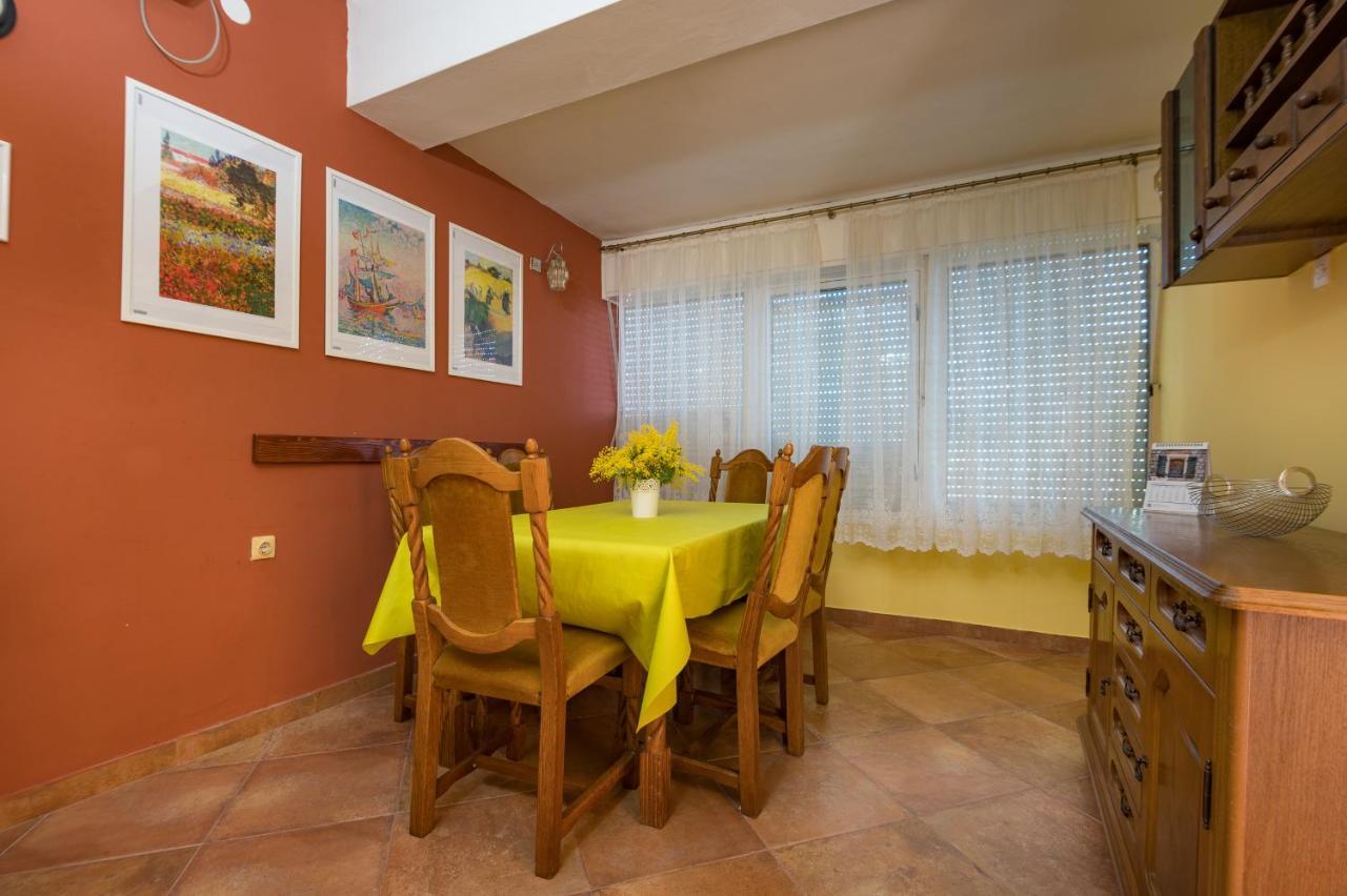 Holiday Home Nives Тиват Екстер'єр фото